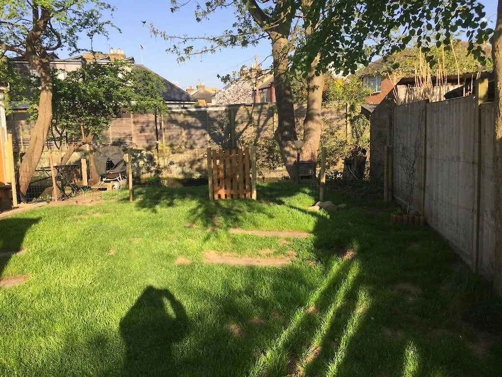 Villa River House With Heated Pool June To Sep & Garden Twickenham