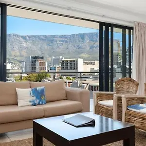 https://de-waterkant-luxury-apartments.hotels-capetown.com