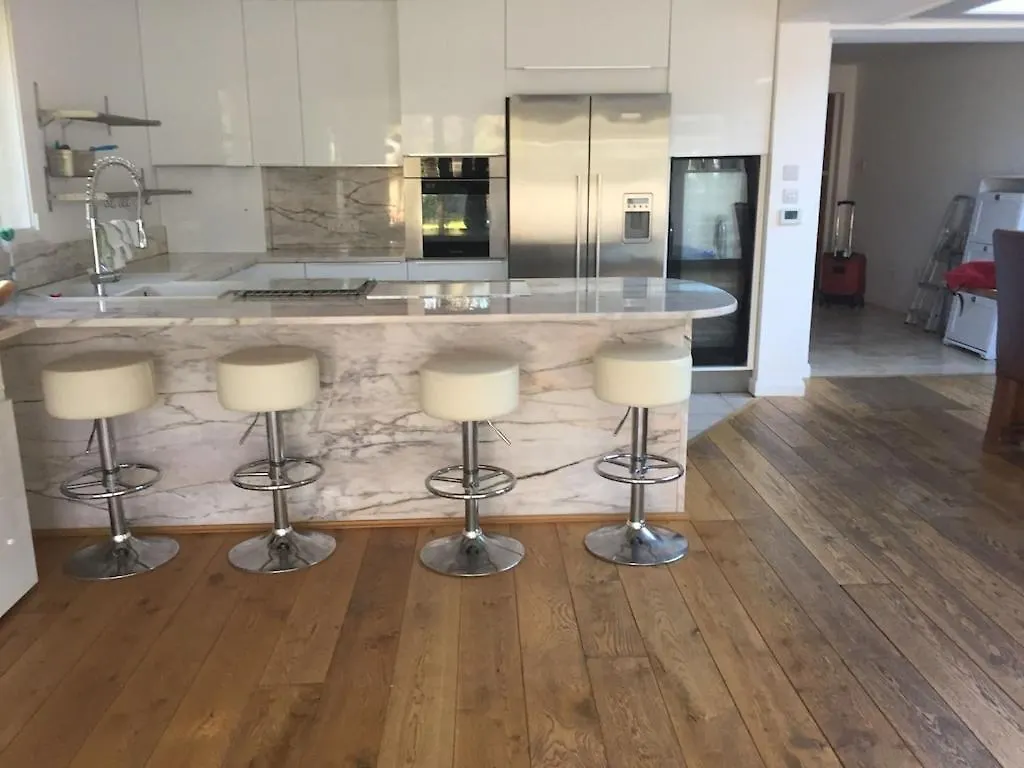 Villa River House With Heated Pool June To Sep & Garden Twickenham United Kingdom