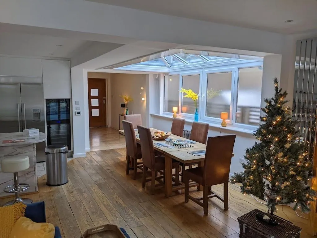 Villa River House With Heated Pool June To Sep & Garden Twickenham